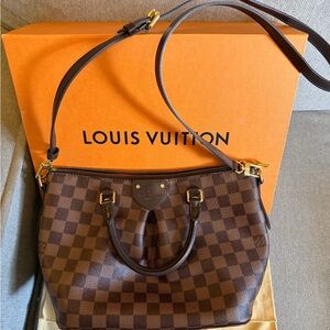 Louis Vuitton Damier Ebene Siena PM

PM: ~13.4 x 9.8 x 5.9 in